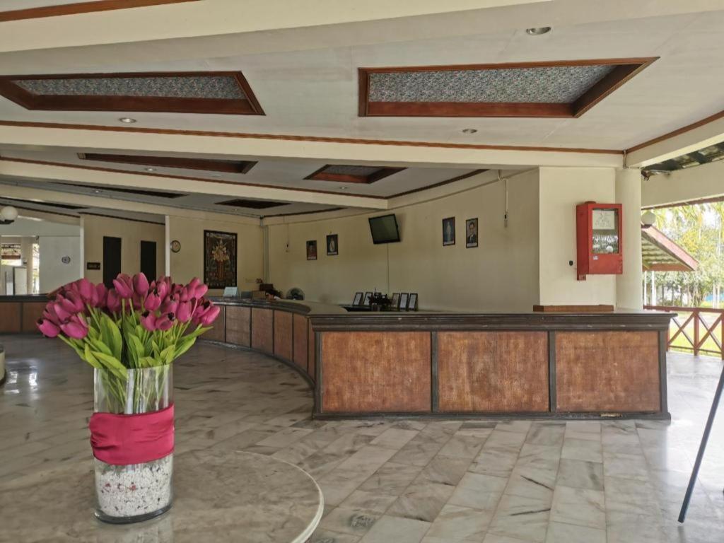 Oyo 89972 Borneo Paradise Beach Hotel Kota Kinabalu Exterior photo