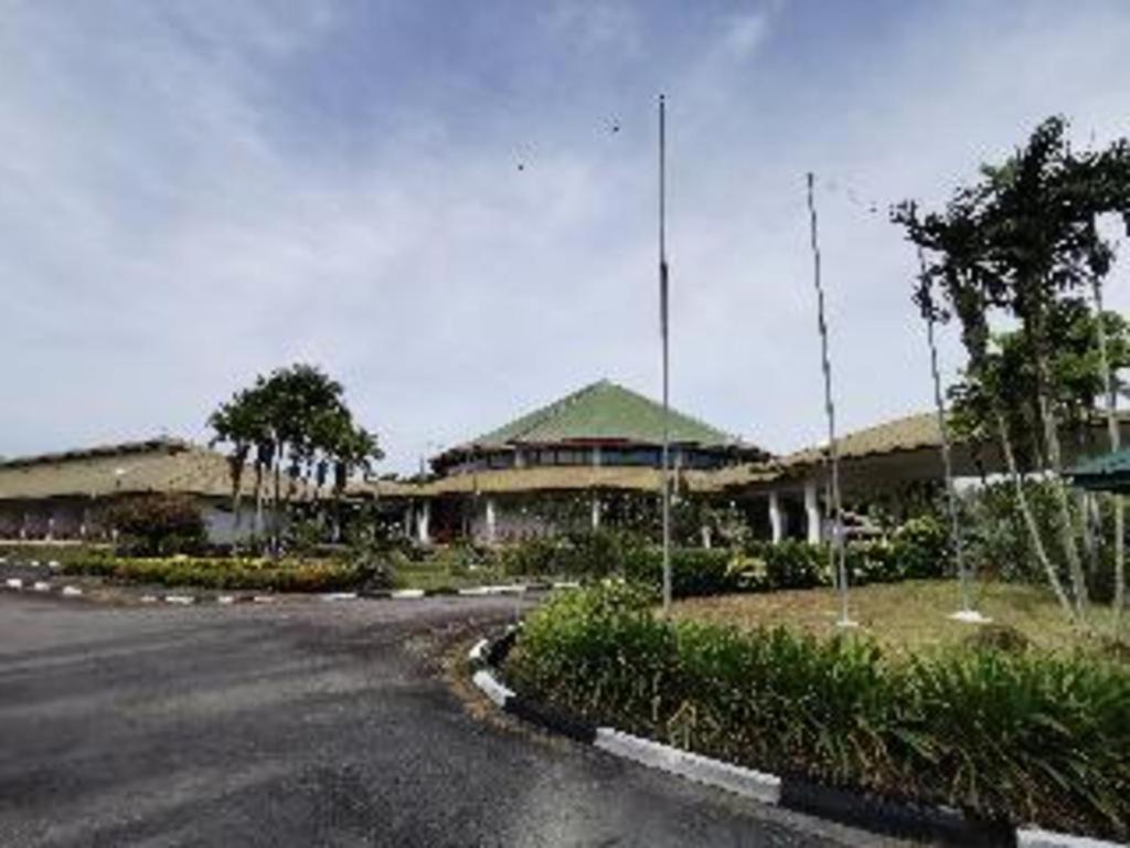 Oyo 89972 Borneo Paradise Beach Hotel Kota Kinabalu Exterior photo