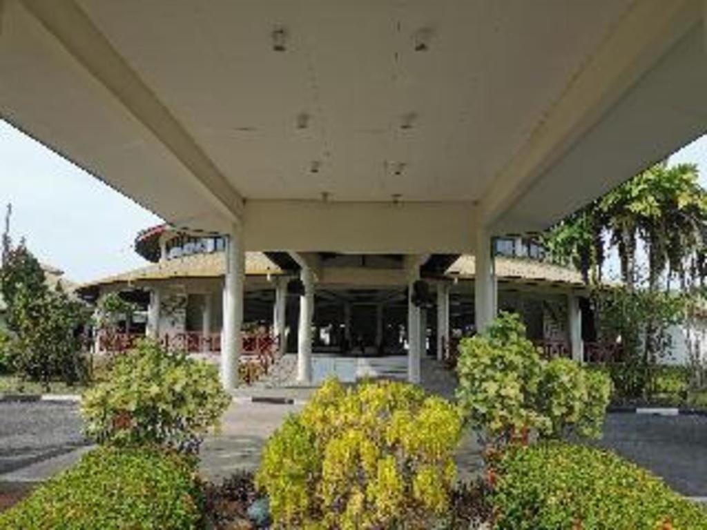 Oyo 89972 Borneo Paradise Beach Hotel Kota Kinabalu Exterior photo