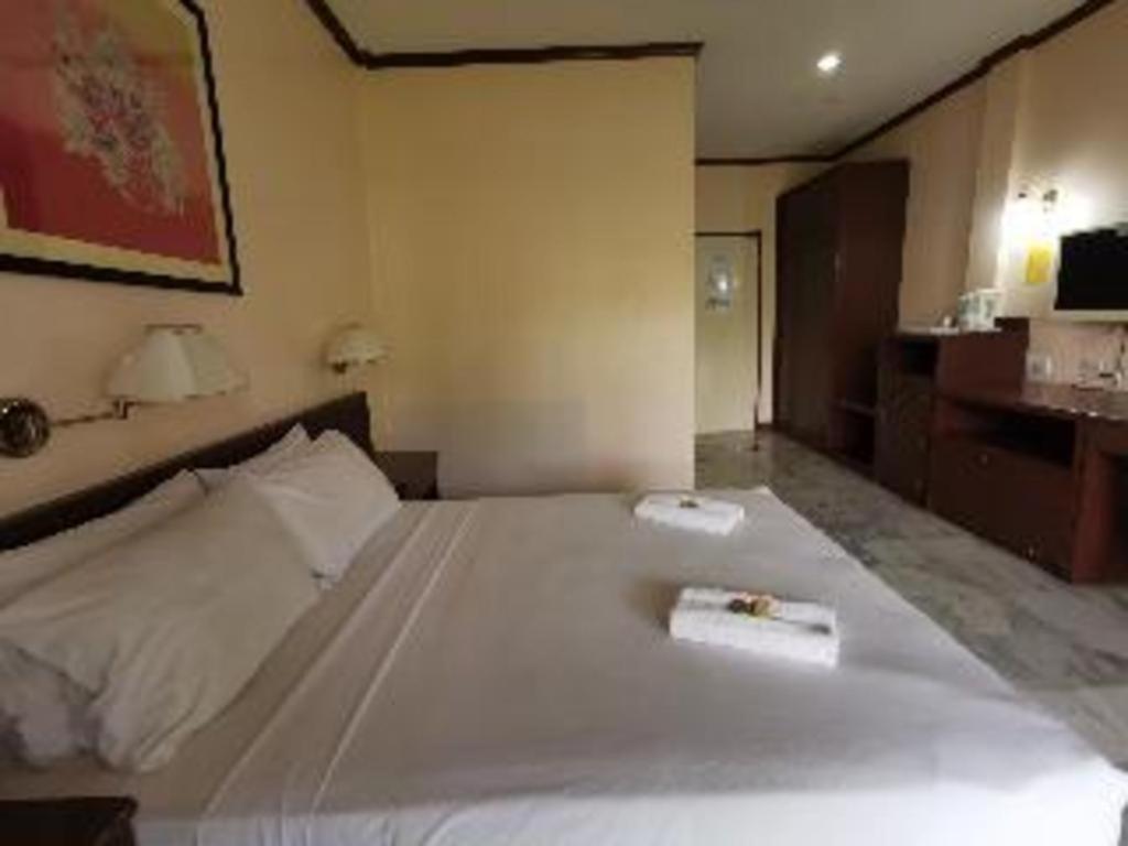 Oyo 89972 Borneo Paradise Beach Hotel Kota Kinabalu Exterior photo